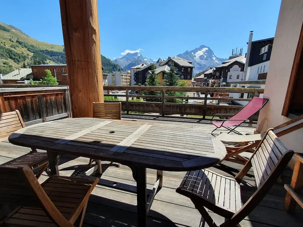 Alpine Apartment for 8 Guests