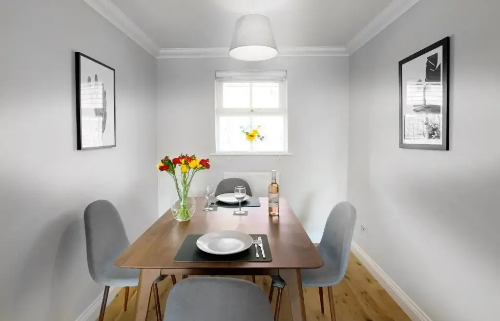 Wokingham - 2 bed with parking