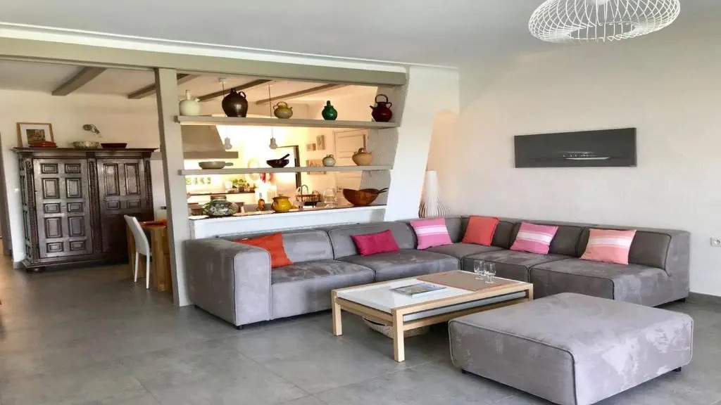 Lou Mazett 2465 villa