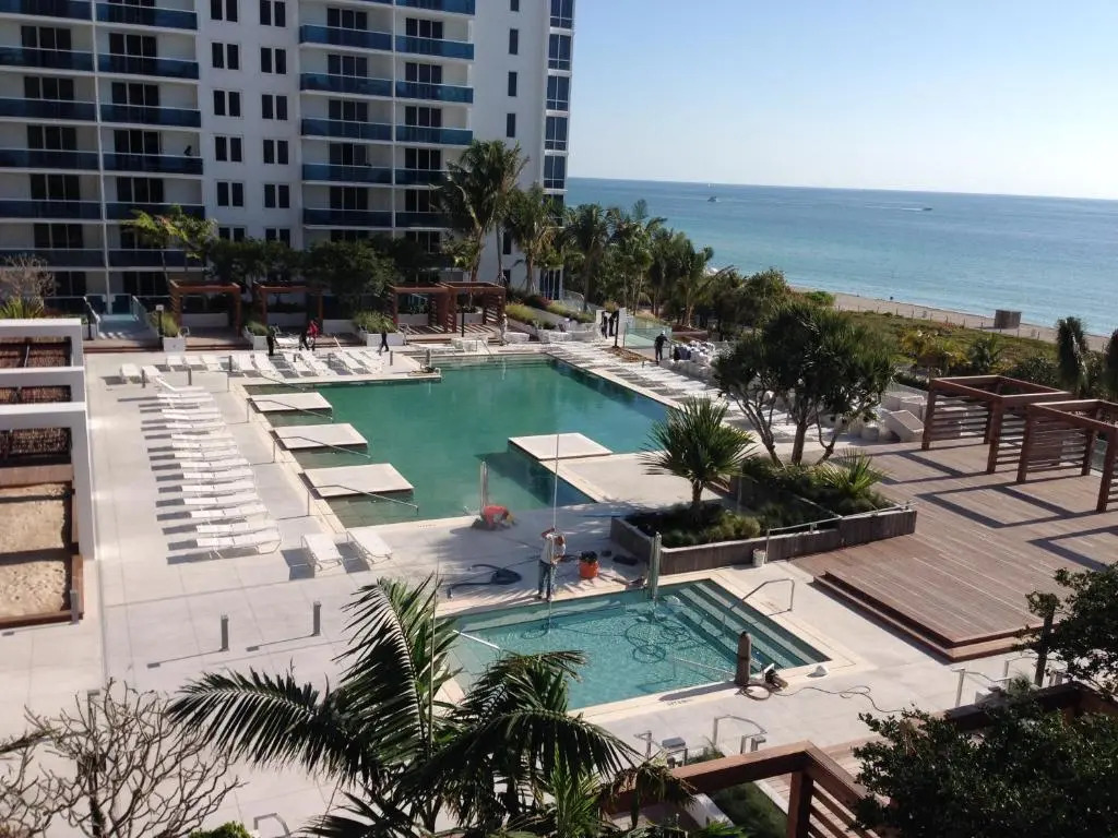 The Roney Palace Condo #1006 - Minimum rental period of 30 days