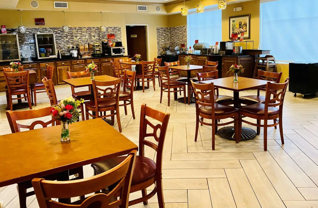 Best Western PLUS Hannaford Inn & Suites