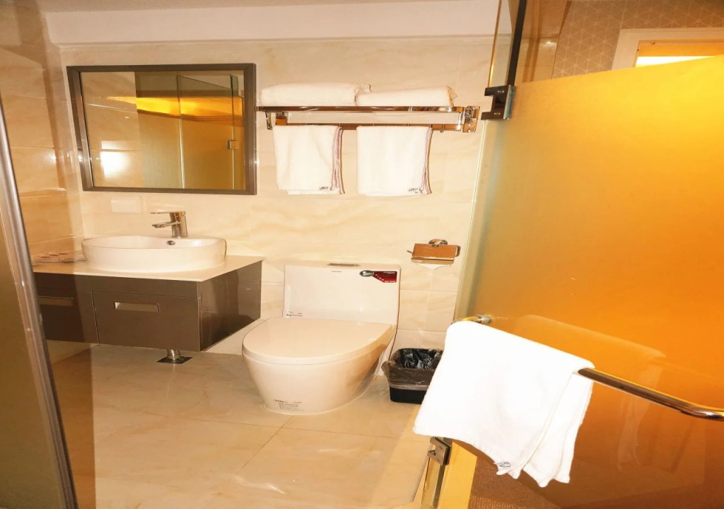 Zhuhai Qindao Hotel