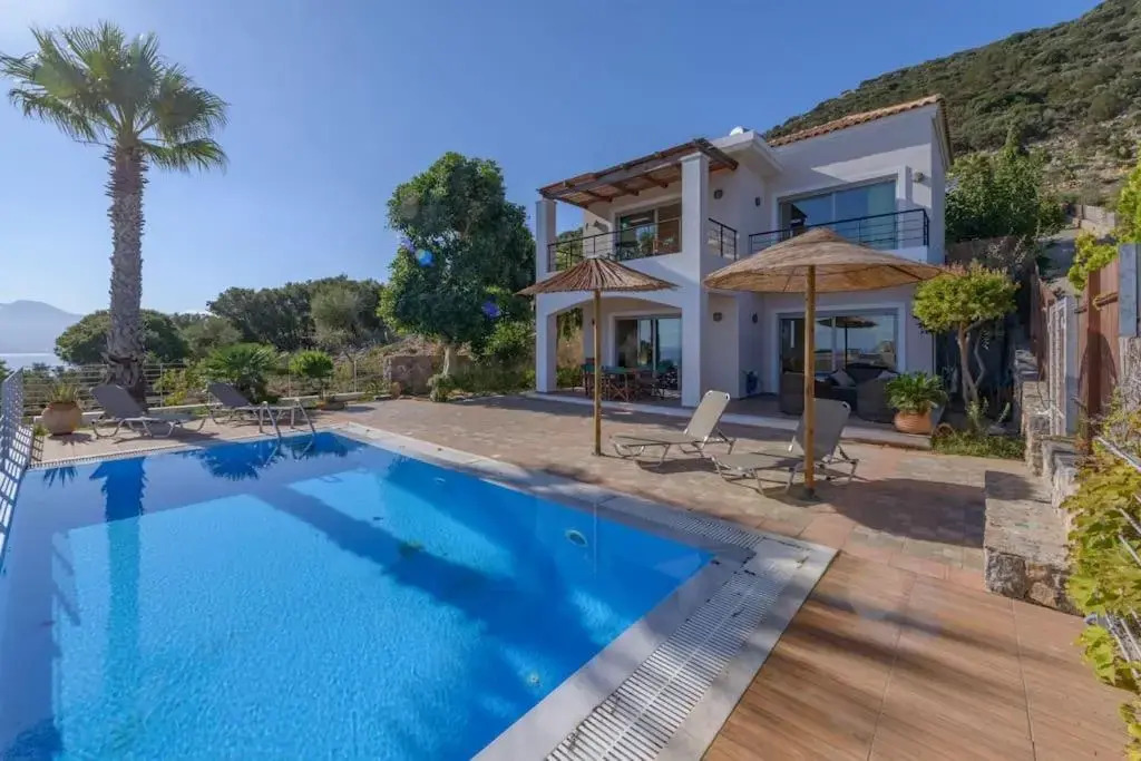 2 Bedroom Villa, Pool, Sea Views, Agios Nikolaos,