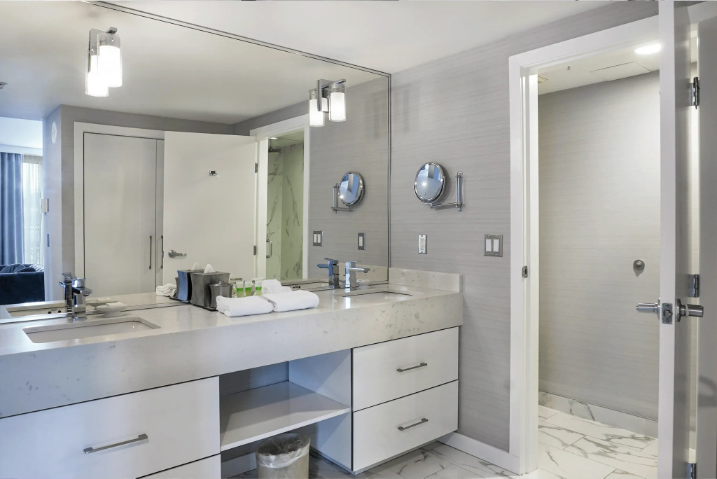 Executive Plaza Hotel Metro Vancouver