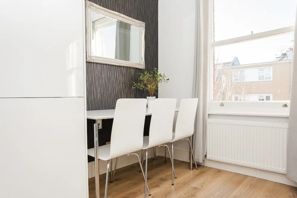 Modern 2 Bedroom Apartment On The Doorstep Of Queens Park