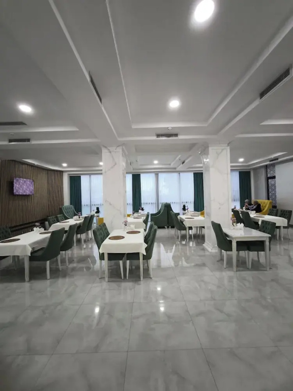 Saroy Gardens Hotel