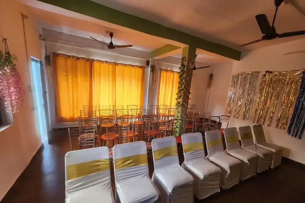 Hotel Omkaar & Restaurant Chinyalisaur