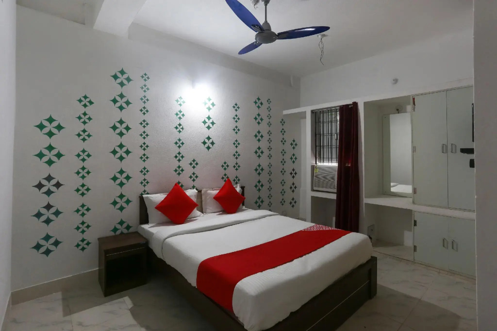 OYO 61919 Piyush Residency