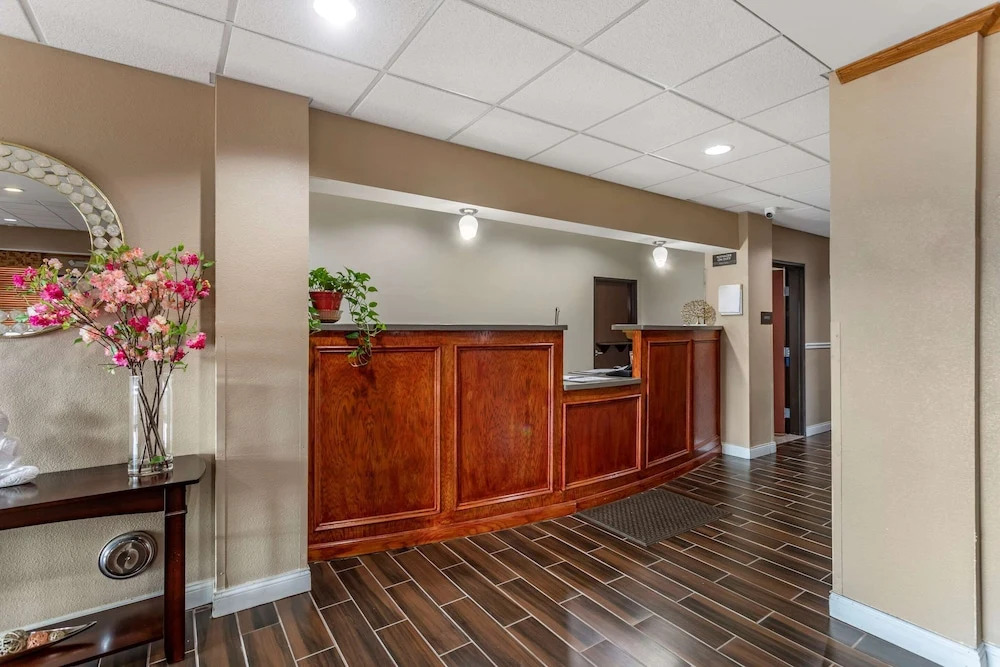 Days Inn & Suites Carbondale