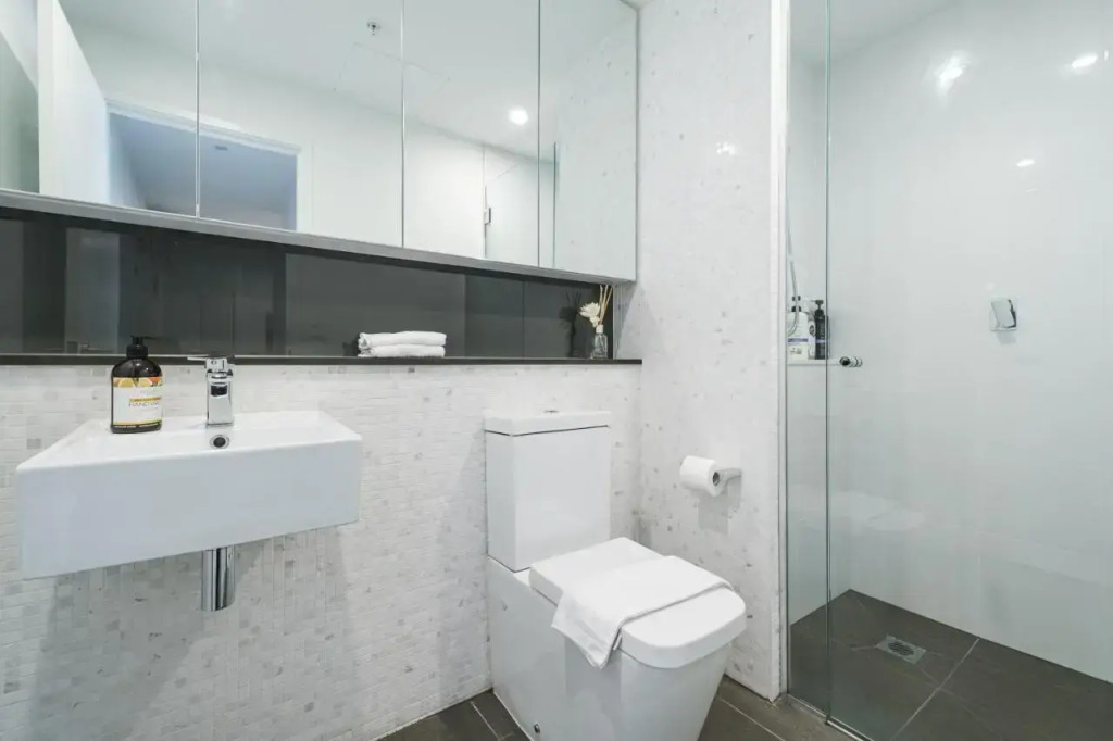 FS109C Modern 1BR1BA in Footscray Pool+Gym