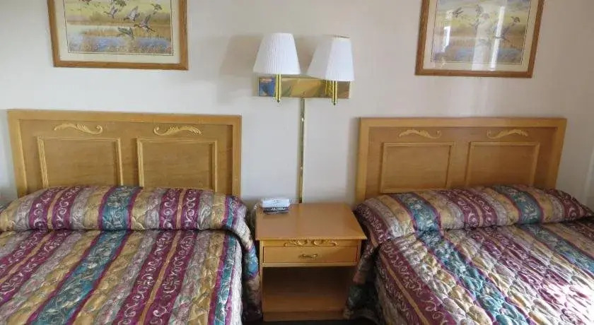 Pine Crest Motor Lodge