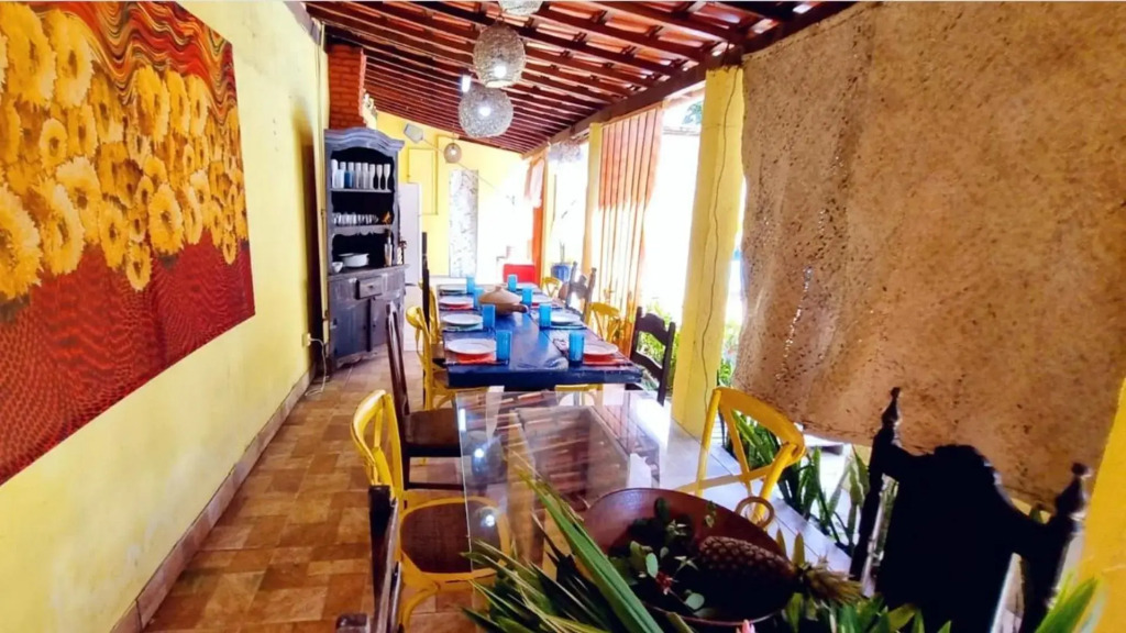 Casa Amarela com 7 quartos para 20 pessoas em Porto Seguro