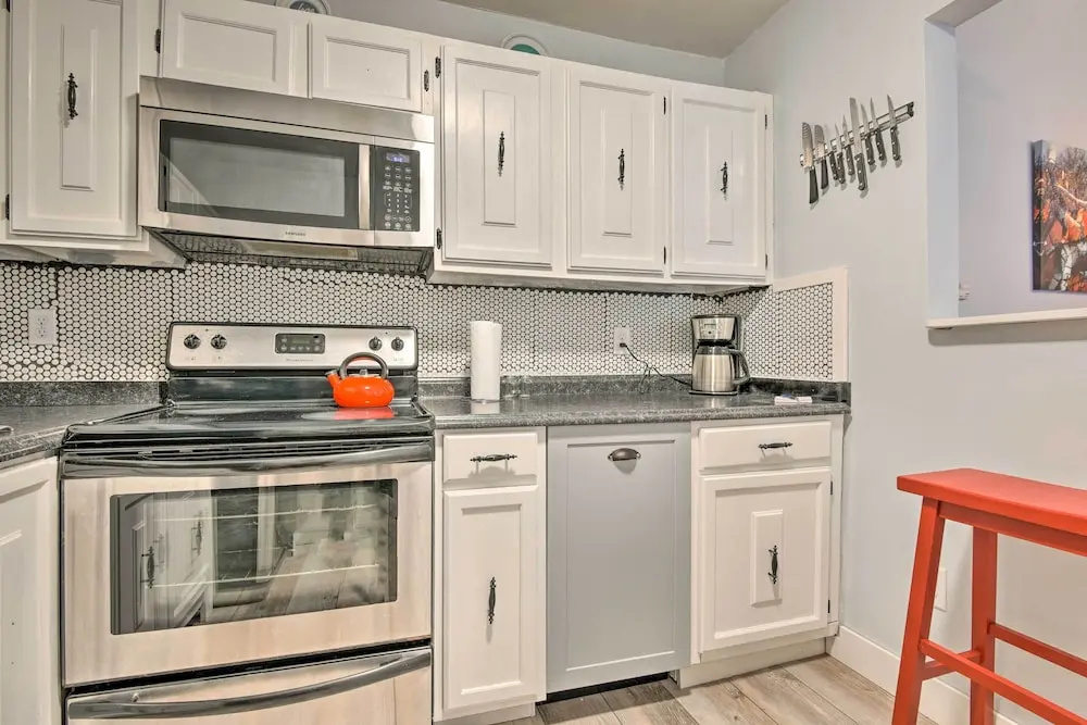 Near Mt Airy Casino: Mount Pocono Condo w/ Balcony
