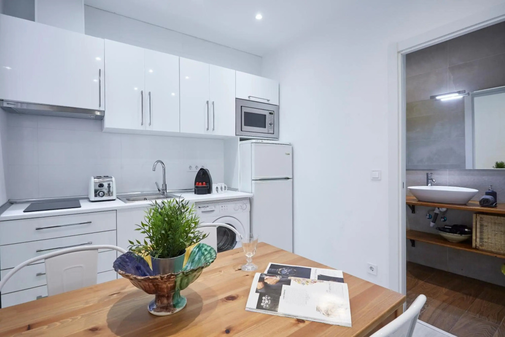 LEEWAYS APARTMENT in ZURITA