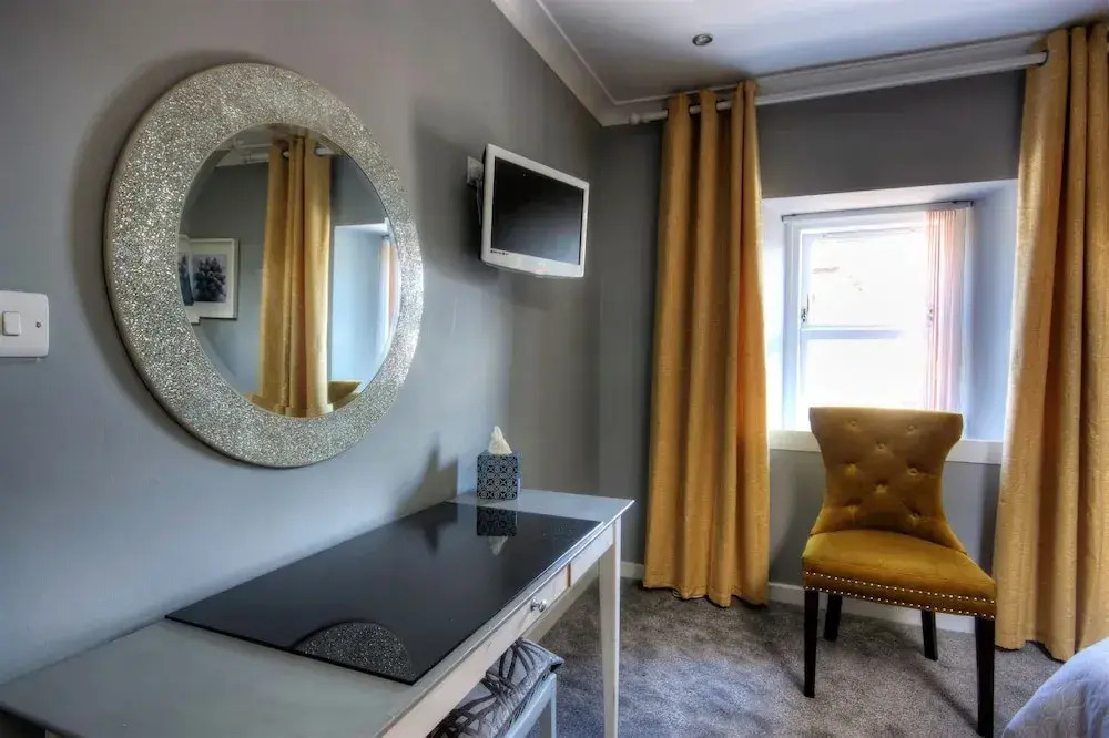 Thistle Apartment