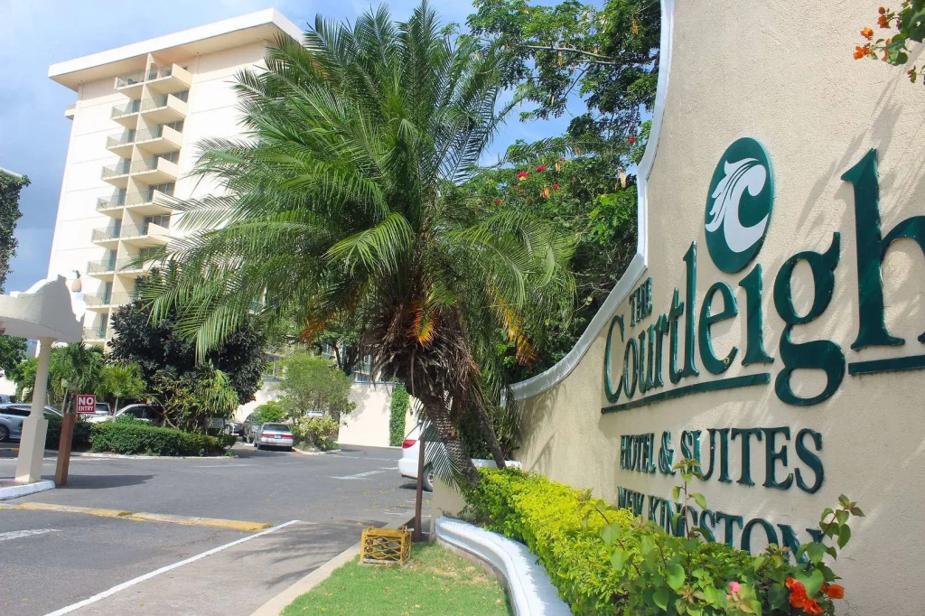 Courtleigh Hotel & Suites