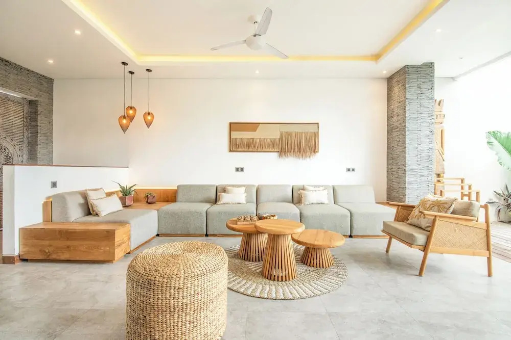 Coastal Comfort: Cozy 4BR Villa, 5 Min Walk to Finns Beach