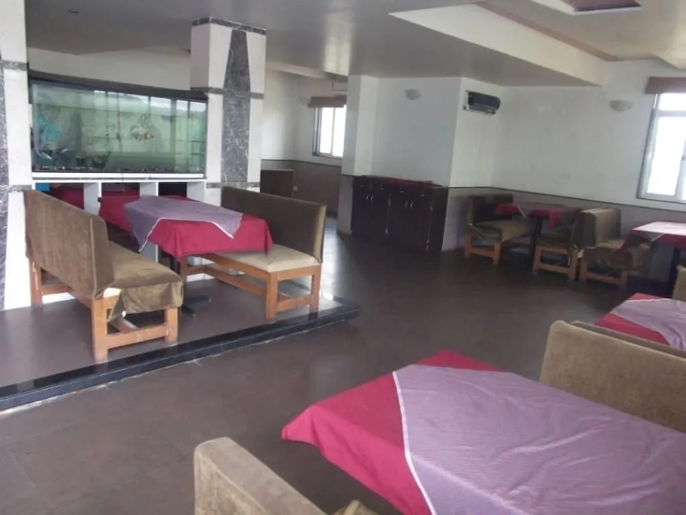 Hotel Trimurti Pride