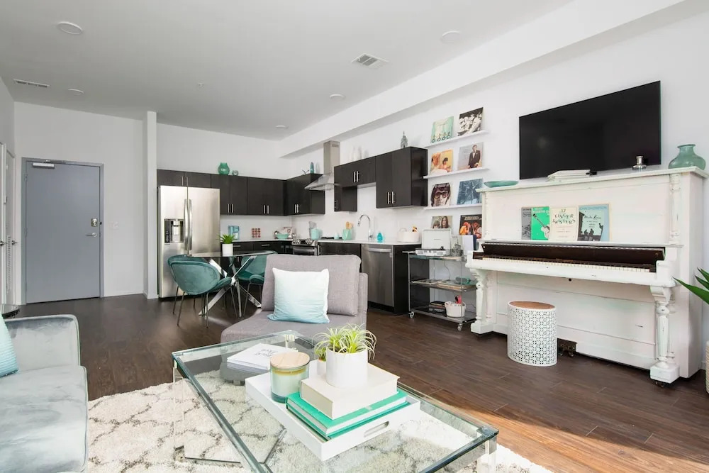 Lllume Music City Hideaway Pool & Gym 1 Bedroom Condo