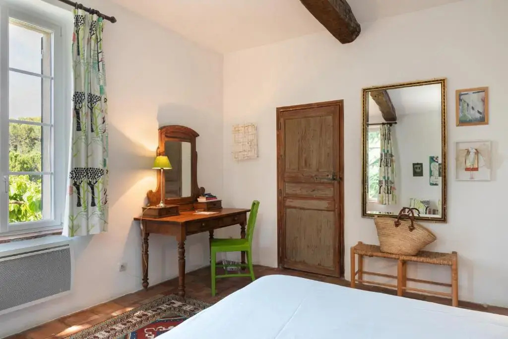 Domaine du Clos dAlari-chambres dhôtes au milieu des vignes