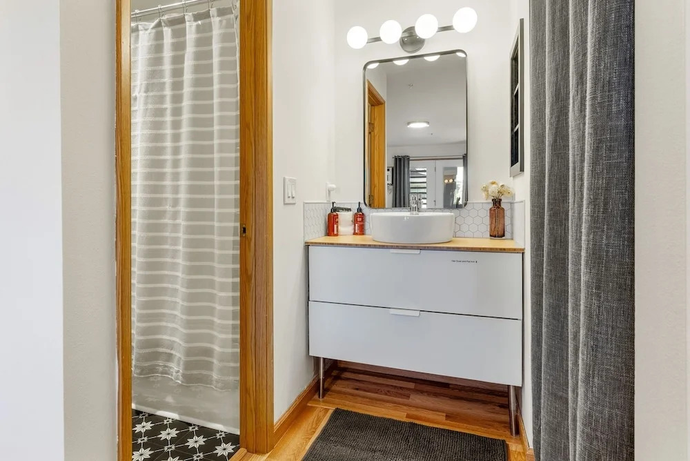 08 Lodge 1 Bedroom Condo by RedAwning