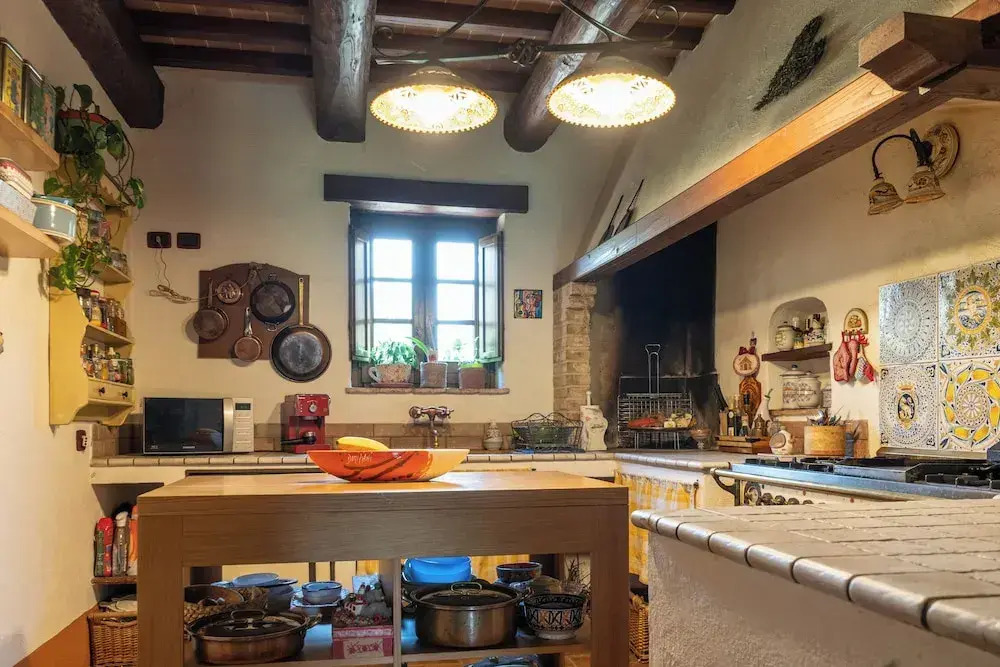 Tenuta di campagna con piscina immersa nel verde