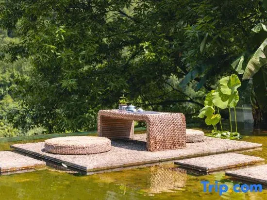 Floral Lux Hotel · Huangshan warm wood hotel