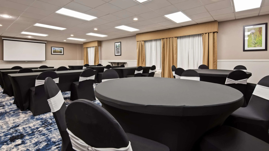 Best Western Plus Kansas City Airport - KCI East