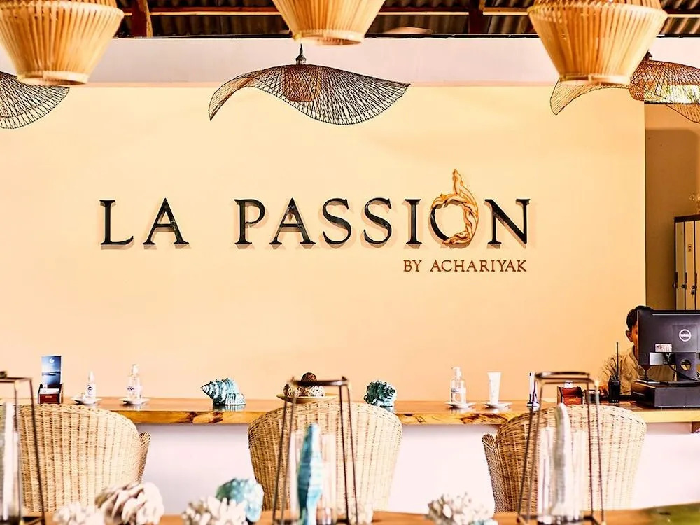 La Passion by Achariyak