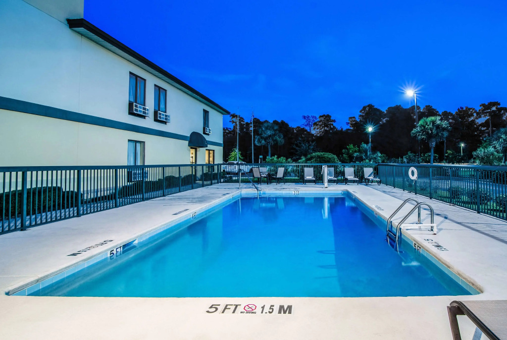 Baymont by Wyndham N Myrtle Beach - Park & Sports Complex Area