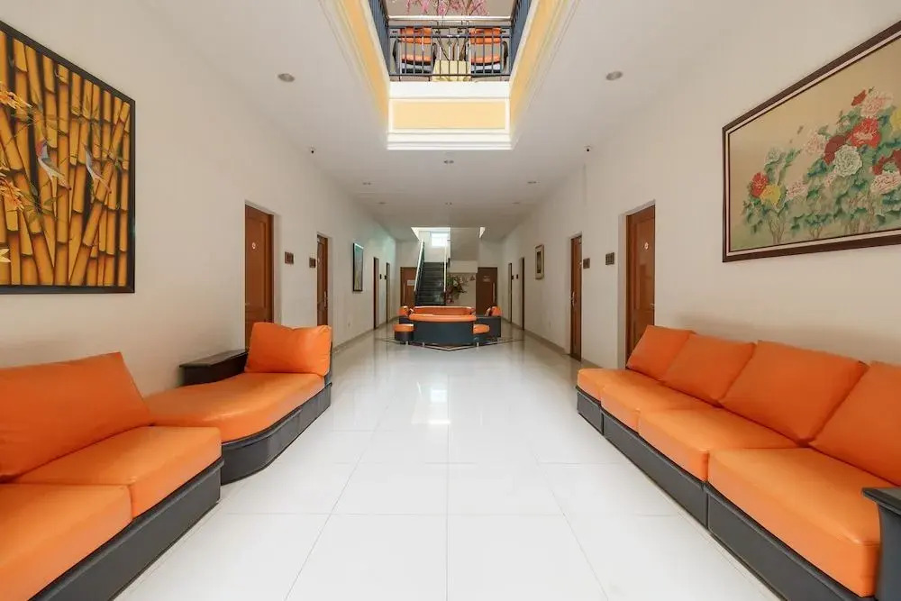 Alqueby Hotel near Kiara Artha Park & Trans Studio Mall Mitra RedDoorz