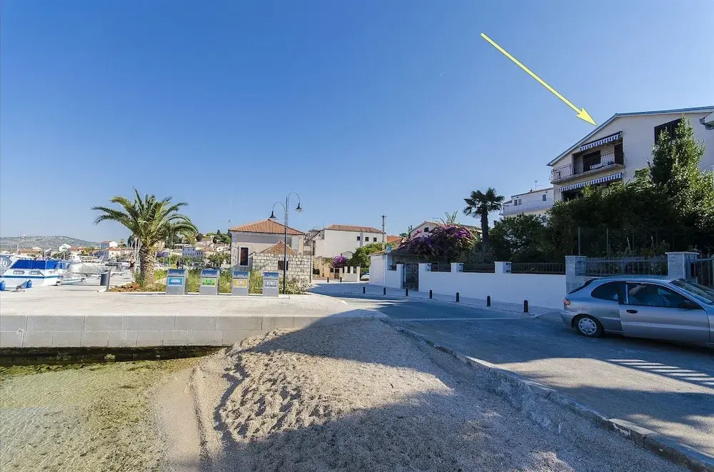 Apartments Villa J i M by the sea