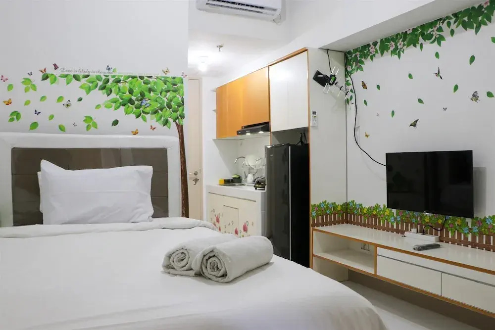 Homey and Good Price Studio at Tokyo Riverside PIK 2 Apartment By Travelio
