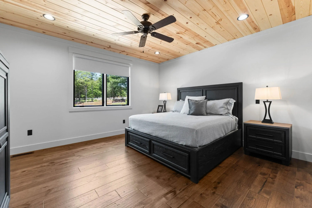 Gray Fox Lodge by Avantstay Waterslide Pool, Theater Sleeps 21