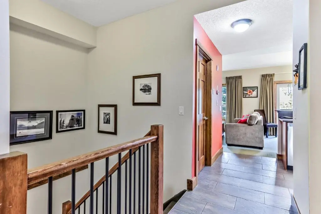 Fenwick Vacation Rentals Spacious Mountain 2 Bedroom with Hot tub
