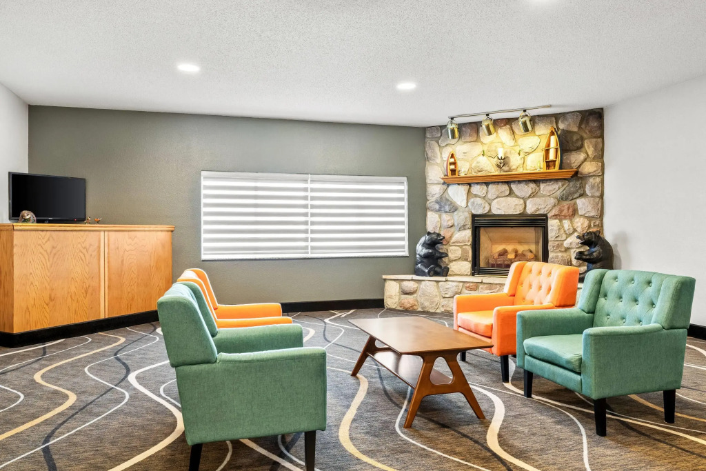 Super 8 by Wyndham Osseo WI