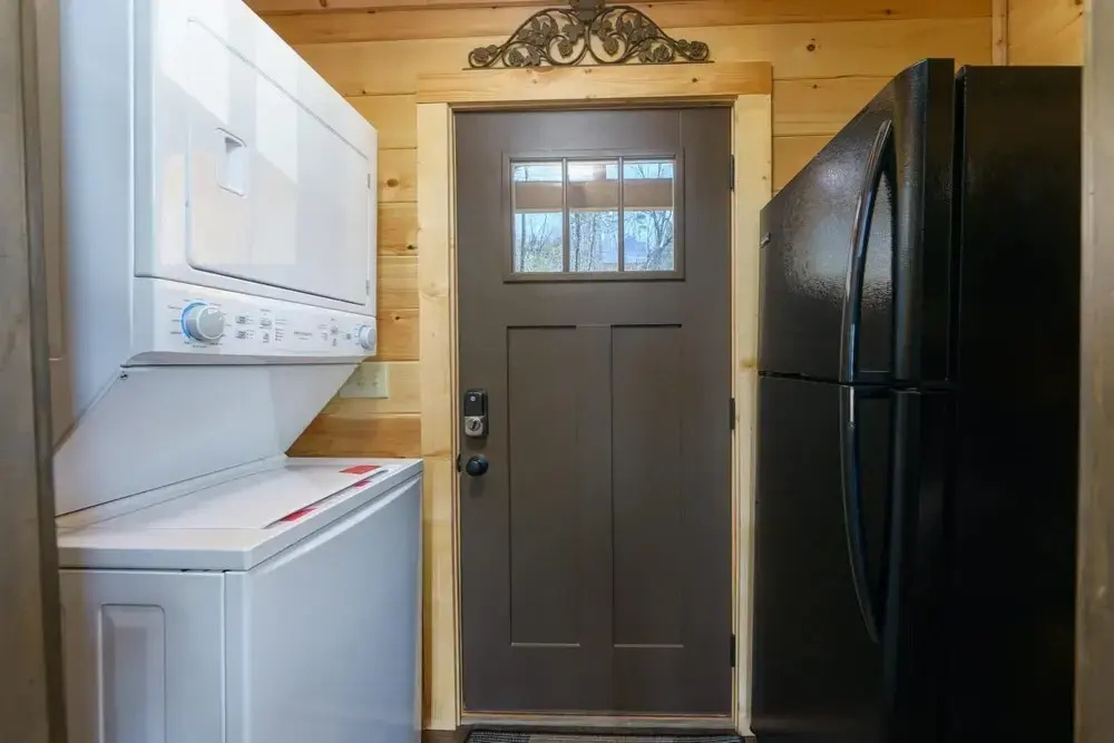 Sheriff s Cabin Mountain View Hot Tub Antique Logs Featured on Barnwood Builders Great Location