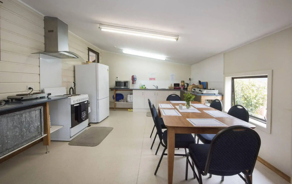 Adventure Lodge and Motels and Tongariro Crossing Track Transport