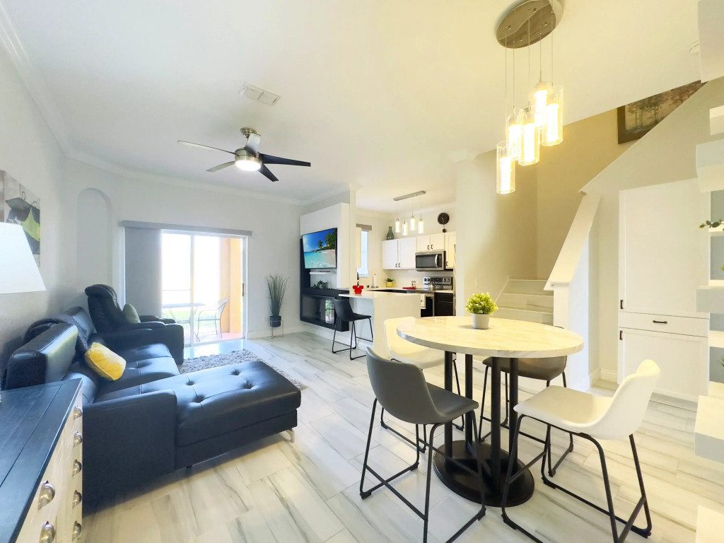 Luxury Home 4 Bd Minutes from Disney (1042), Davenport, US
