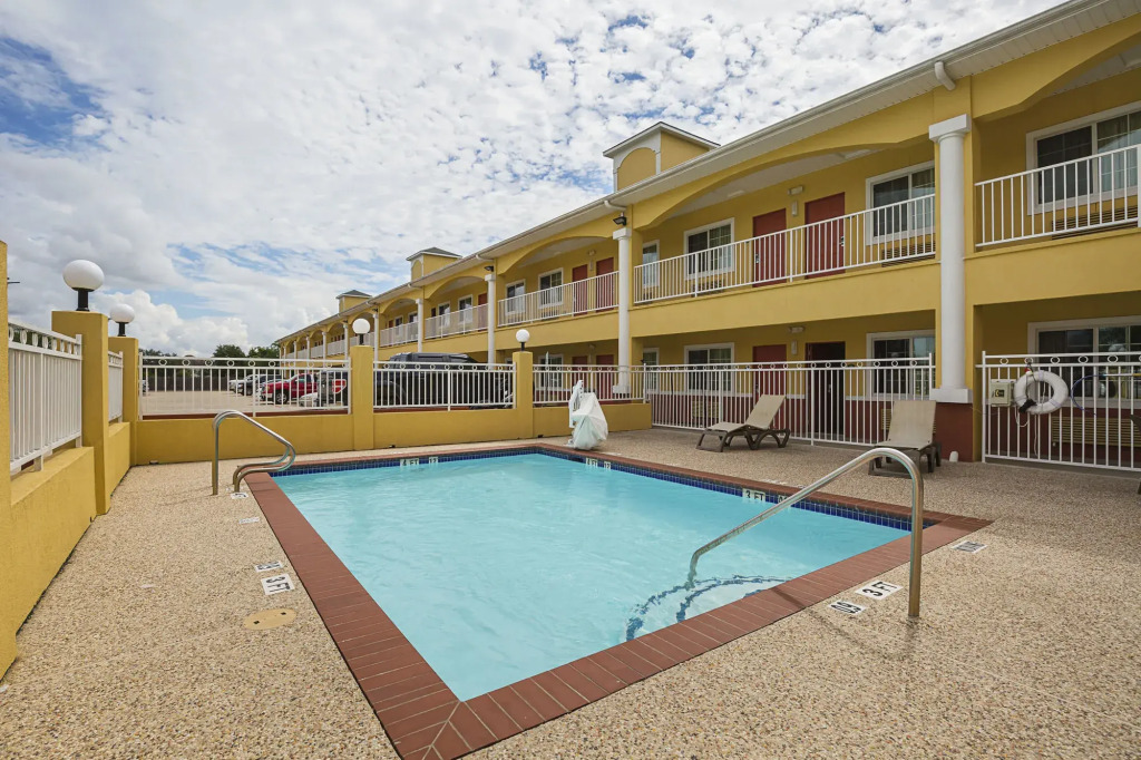 Scottish Inn and Suites Baytown Tx