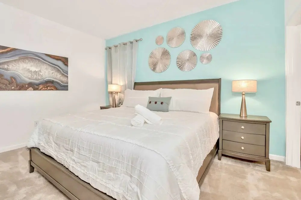 Waterfront Family Mansion w Bbq, Games Room, & Pool