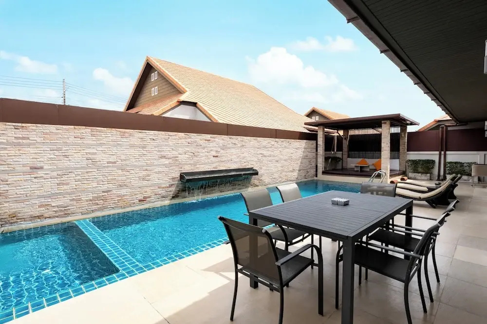 Luxury Pool villa C16 - 4BR 8-10 Persons
