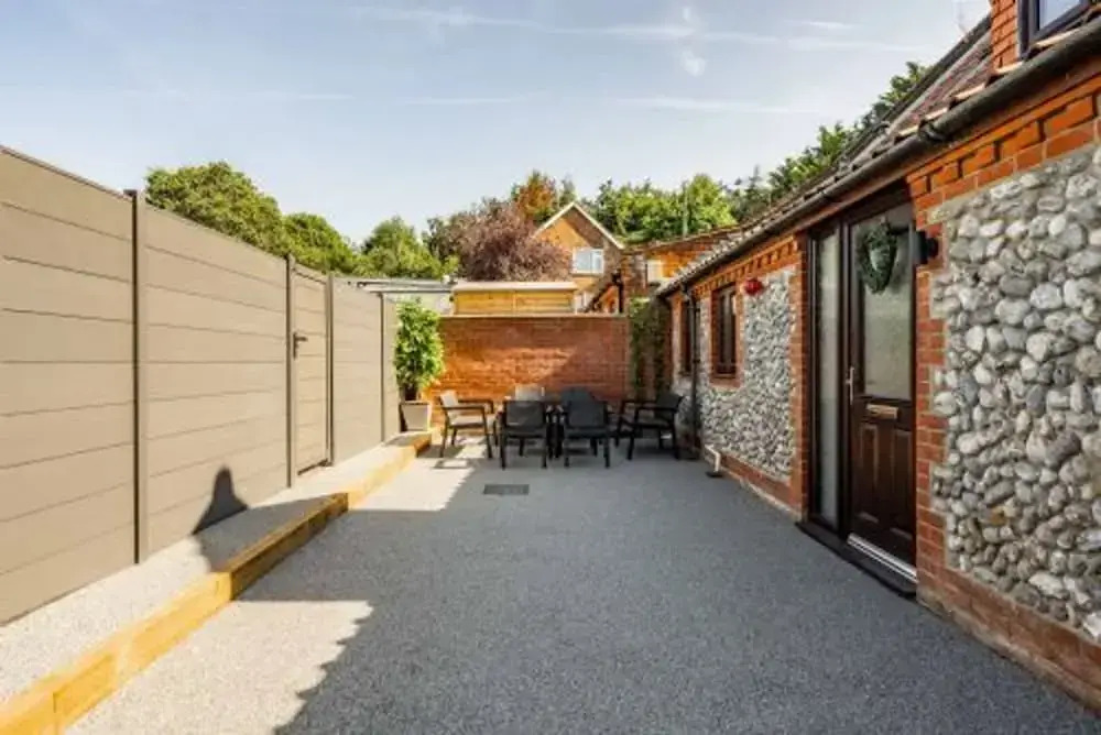 Host Stay Fender Cottage