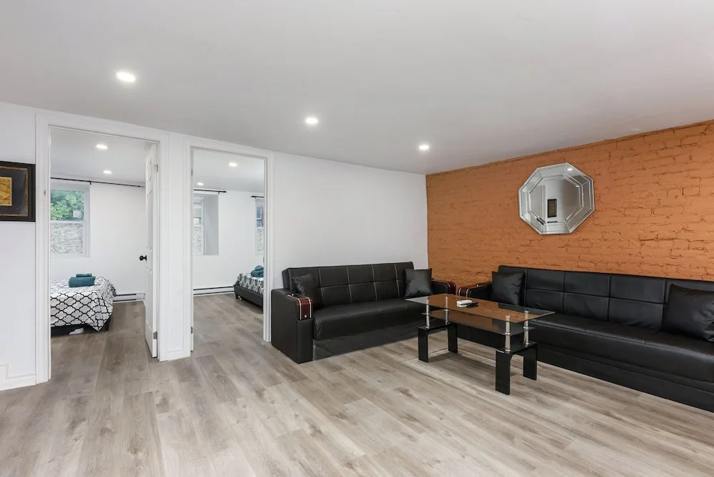 3 Bedroom Loft in Downtown Free parking