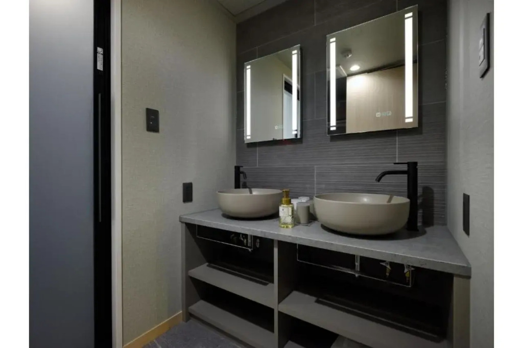 Premium Apart MONday KYOTO GOJO