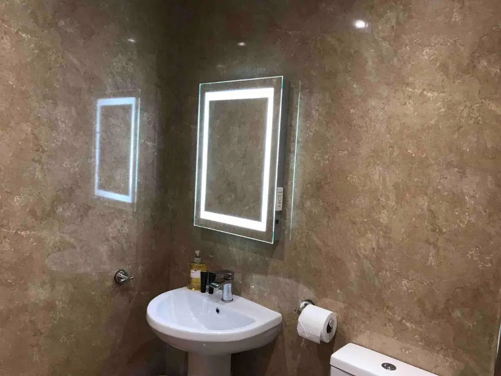 Exclusive double room, en-suite wet room Private entrance