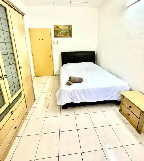 Cozy NEW Cheerful Homestay *NETFLIX & BBQ* 12 pax*
