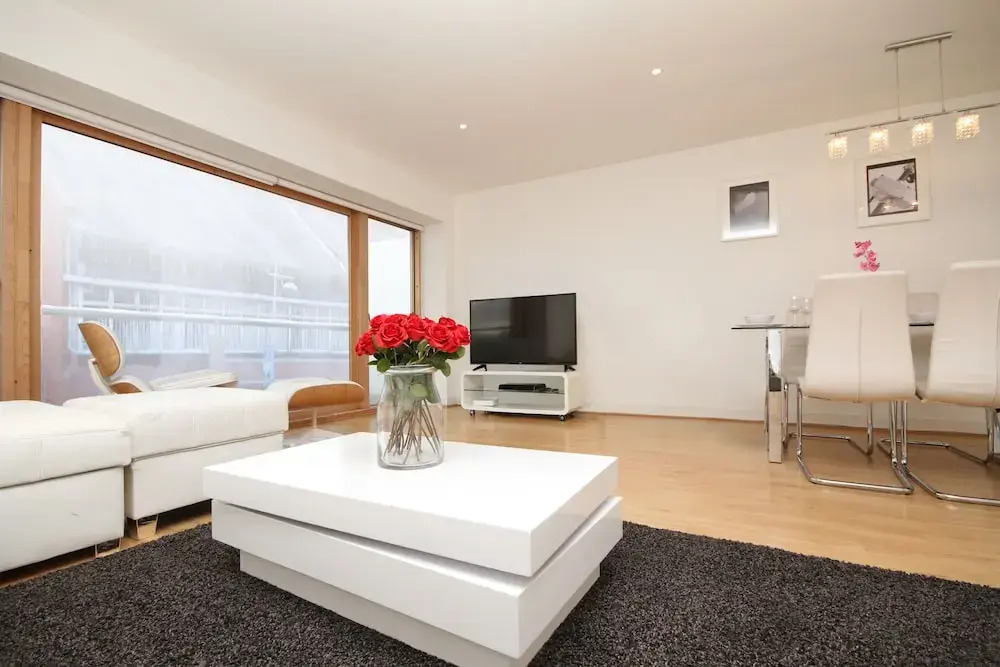 Grand Canal Quay Sleeps 8