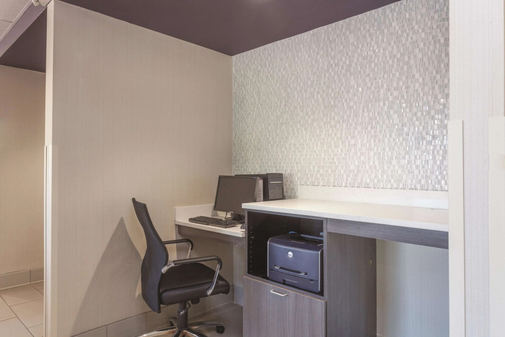 La Quinta Inn & Suites by Wyndham Jackson Airport/Pearl
