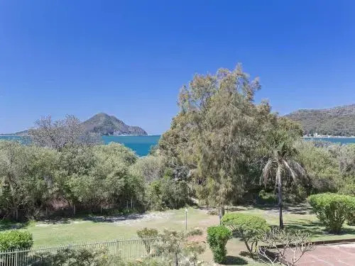 8 'The Helm' 22 Voyager Close - Hear The Waves From Shoal Bay Beach